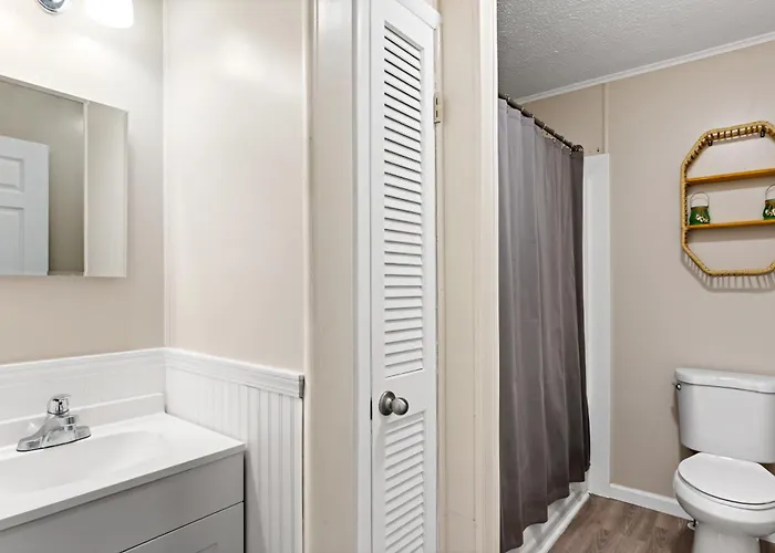Renovated 1-bedroom With Bay Views, Near Convention Center & Ferienhaus